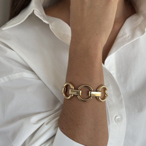 Pulseira dourada de elos média