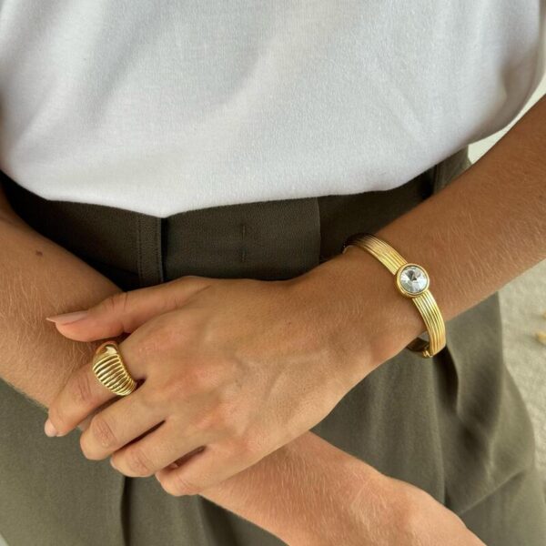Bracelete com frisos e pedra - Imagem 2