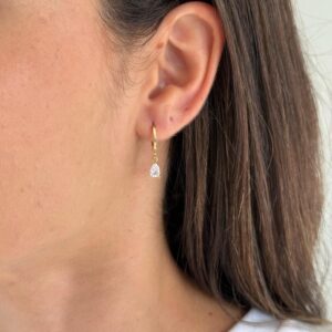 Argola pingente gota de zircônia dourada M
