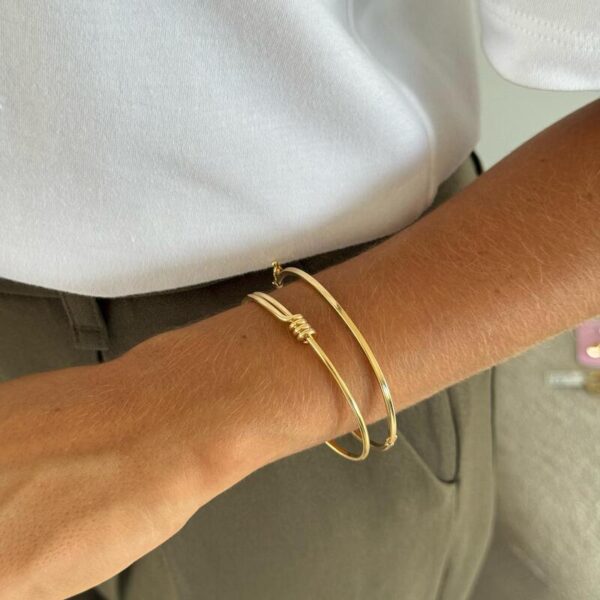 Bracelete nó assimétrico dourado - Imagem 2