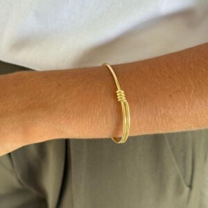 Bracelete nó assimétrico dourado