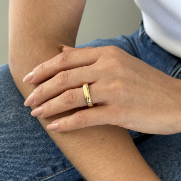 Anel aliança dourado