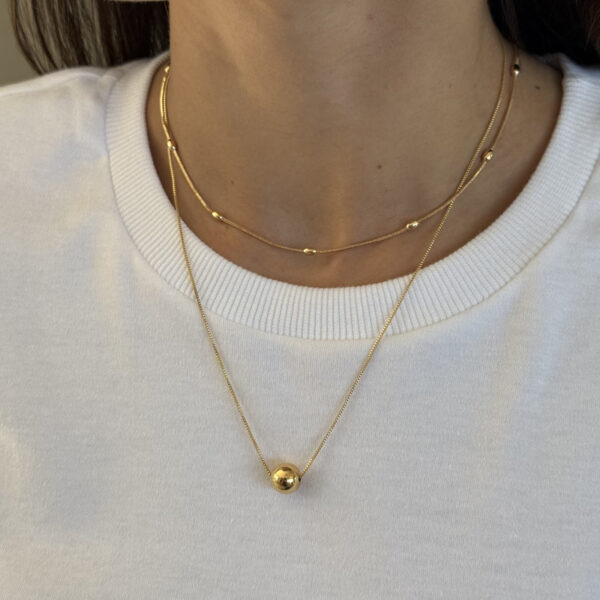 Colar corrente dourado com esferas curto - Imagem 3