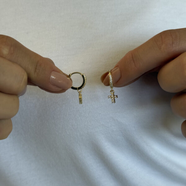 Brinco cruz mini dourado - Imagem 3