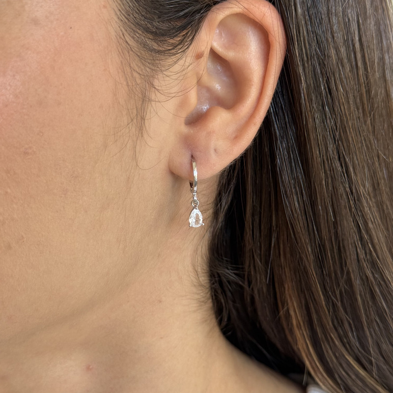 Argola prata lisa com pingente de gota M