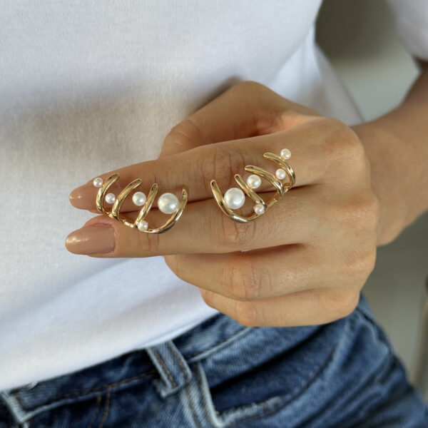 Brinco ear cuff com pérolas naturais - Imagem 2