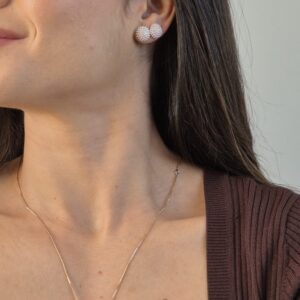 Colar dourado pingente mini pérolas
